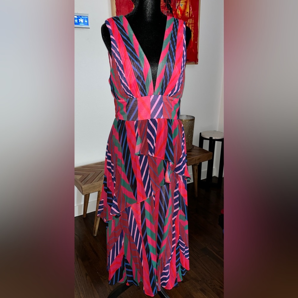 Beautiful multi tier deep v below knee dress.